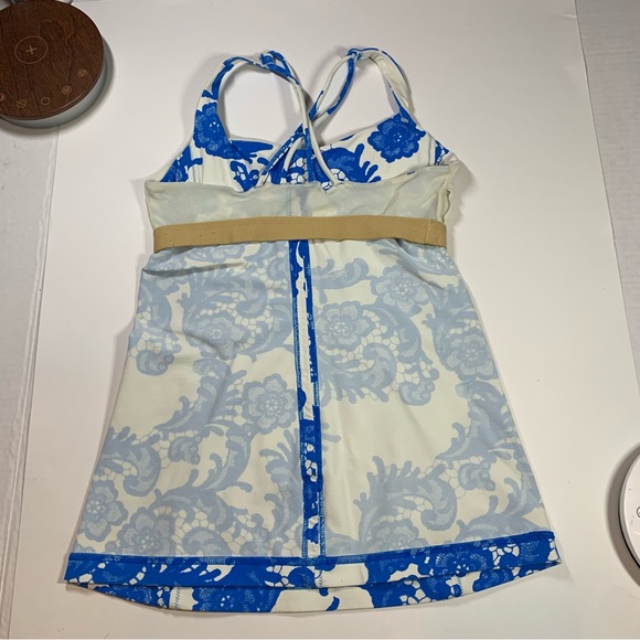 Size 4 Lululemon blue floral pattern X back active tank top - Picture 3 of 8